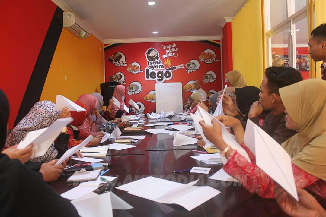 In House Training di Warung Sate ayam Ponorogo Lego